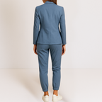 Monique | Eleganza Moderna in un Completo Confortevole